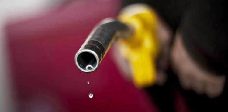 Petrobras anuncia reajuste de 4% na gasolina nas refinarias