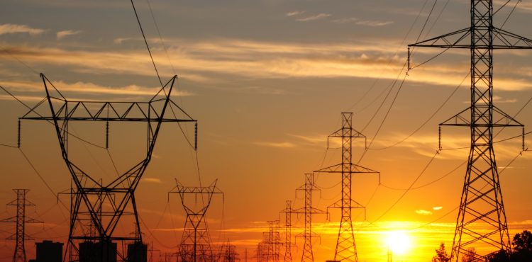 Governo estuda decreto para viabilizar leilão de energia que eleva conta de luz