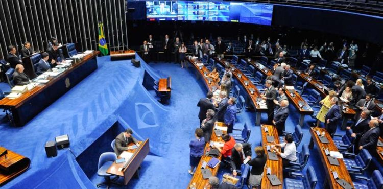 Líderes, PT e PSDB perdem mais de 30% dos votos para senador; PSL dispara e fica em 3º lugar