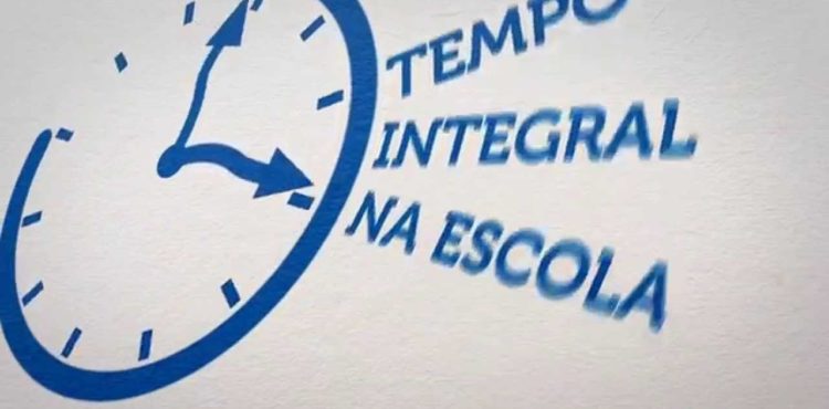 Texto aprovado prevê política de fomento a escolas em tempo integral