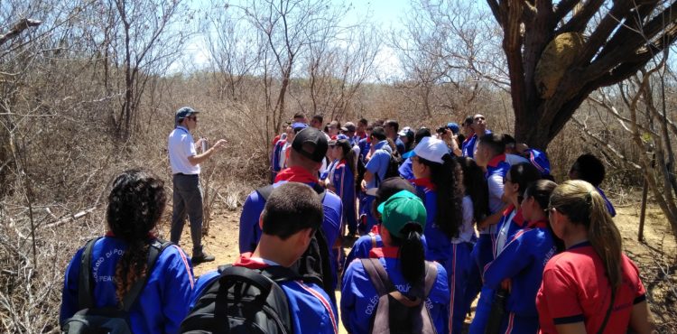 Estudantes exploram os potenciais da Caatinga em visita à Embrapa