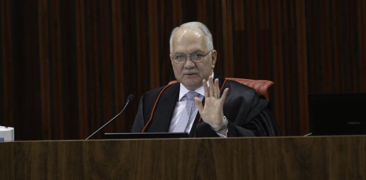 Fachin vê ‘relevância jurídica’ e pede parecer da PGR em ação de Lula que visa anular condenações