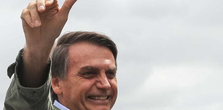 Governo Temer vai comprar 12 carros blindados para escolta de Bolsonaro e Mourão