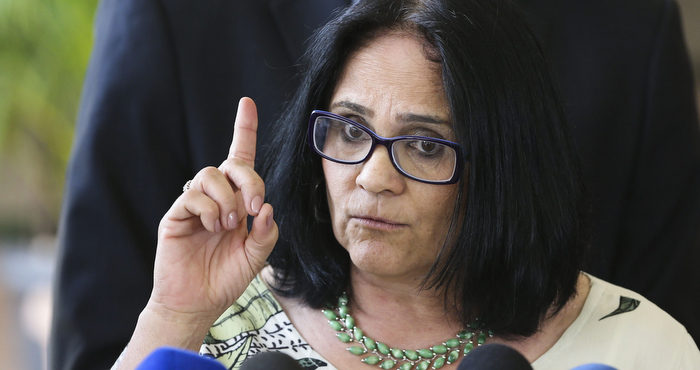 Ministra Damares Alves agiu para impedir aborto de criança de 10 anos