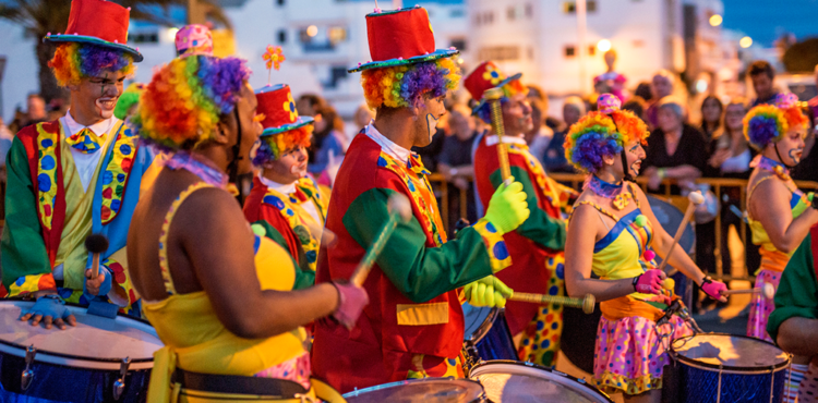 Guia para folião brincar o Carnaval com saúde e segurança