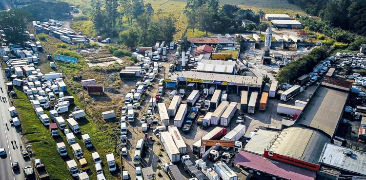 Após ameaça de greve, caminhoneiros terão reunião com ministro da Infraestrutura