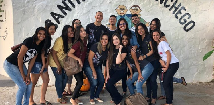 Faculdade realiza ação social em lar de idosos em Petrolina