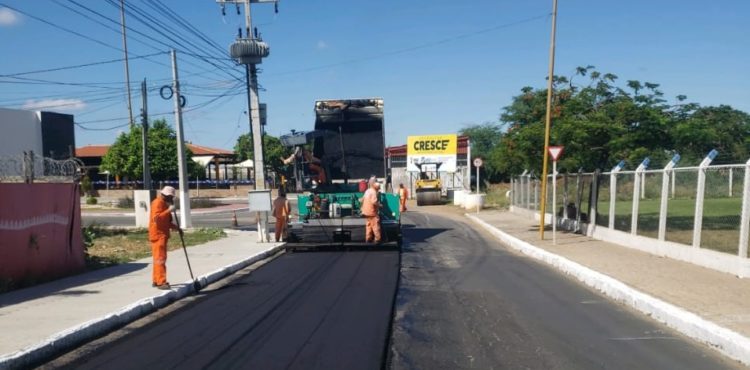 Serviços de pavimentação avançam na área central de Petrolina