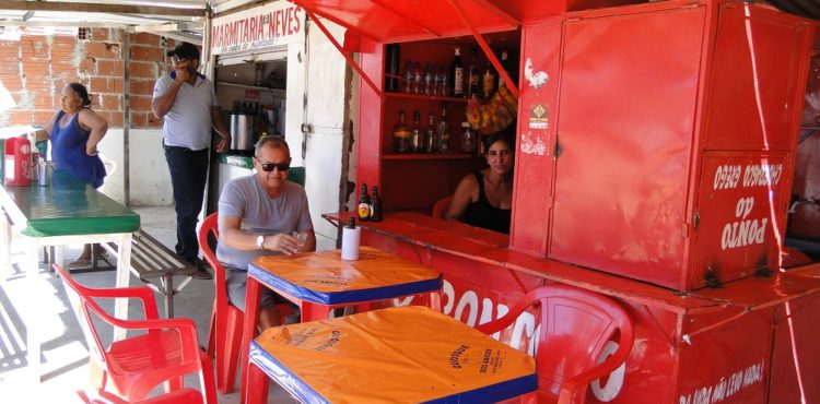 Durante a obra de requalificação do Centro Gastronômico na Eraldo Gueiros, restaurantes funcionam na Avenida das Nações