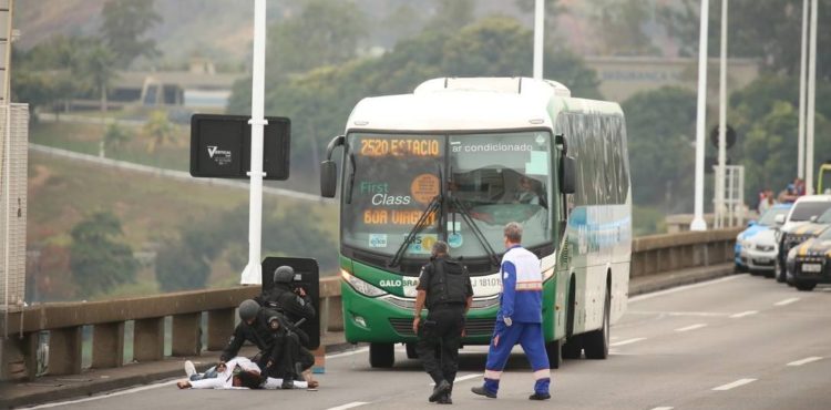 Minuto a minuto: saiba como ocorreu o sequestro a ônibus na Ponte Rio-Niterói