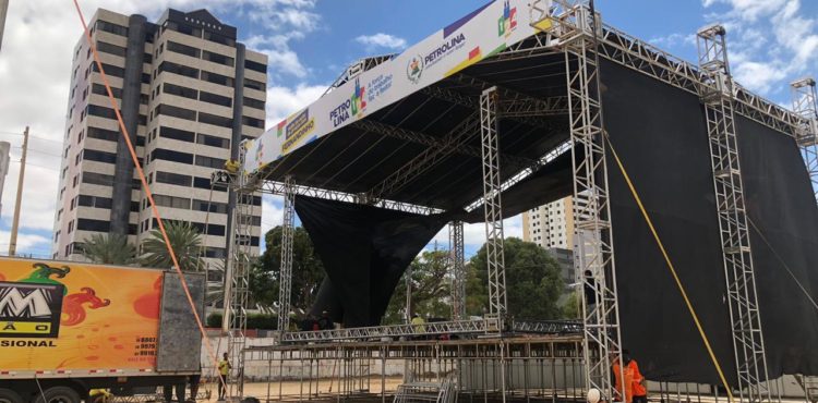 Estrutura da Noite de Ação de Graças na Porta do Rio está quase pronta para receber 15 mil pessoas