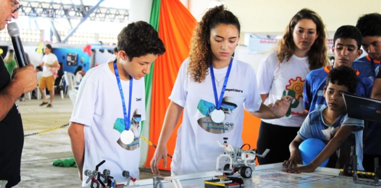 Estudantes da rede municipal de Petrolina são destaque em desafio educacional de robótica