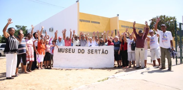 Visita ao Museu do Sertão emociona idosos dos Centros de Convivência de Petrolina