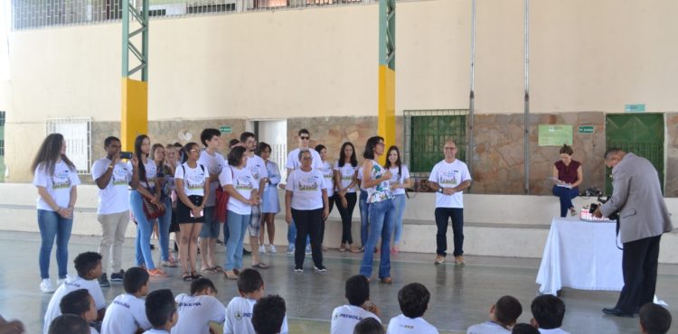 Projeto da Facape chega em instituições de Petrolina para abordar temas como bullying, drogas e violência doméstica