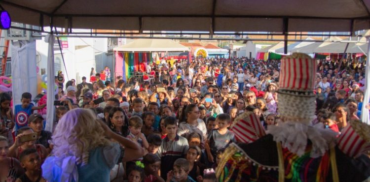 Projeto social leva atividades e brinquedos para mais de 4 mil pessoas em Dormentes