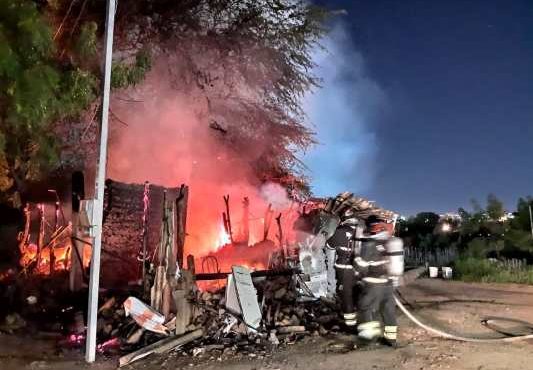 Residência acaba sendo incendiada em Juazeiro; intuito era eliminar as muriçocas