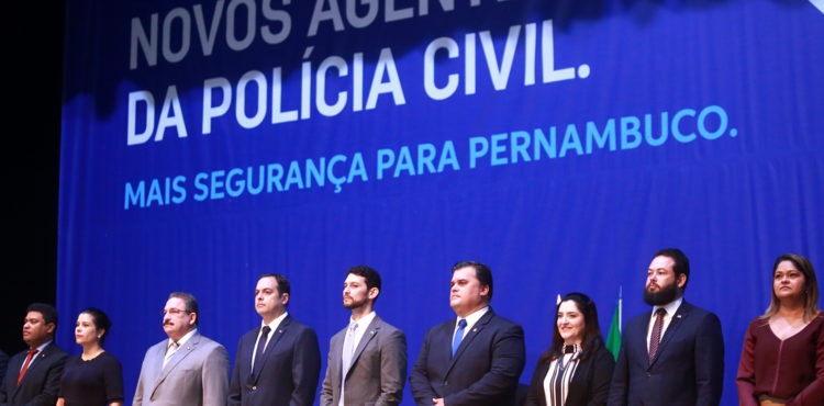 Paulo Câmara comanda cerimônia de formatura de 405 novos policiais civis