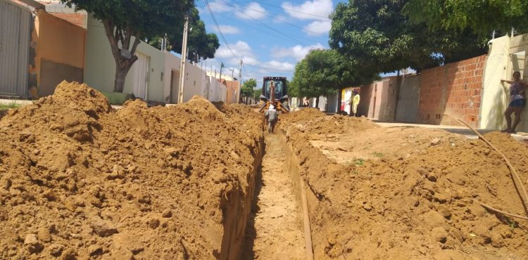 Empresa vencedora inicia rebaixamento de rede coletora do bairro Pedro Raimundo