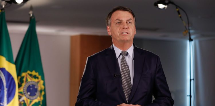 Bolsonaro faz exame de covid-19 e cancela agenda da semana