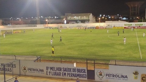 Petrolina e Central empatam no estádio Paulo Coelho