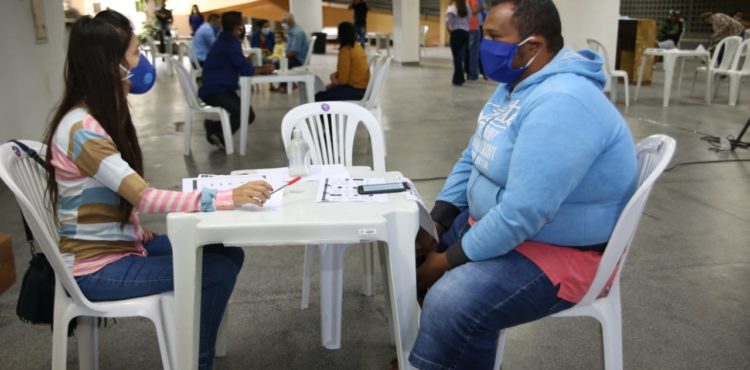 300 pessoas são atendidas no Centro de Convenções de Petrolina