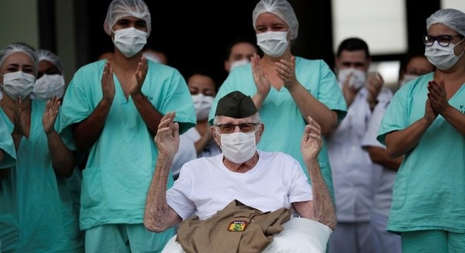 Mais de 50% dos pacientes com covid-19 no Brasil já se curaram
