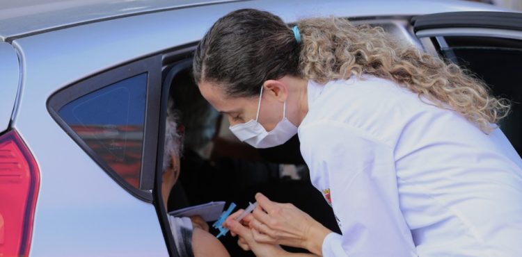 Gripe: Prefeitura vacina caminhoneiros pelo sistema ‘drive thru’ nesta quarta-feira