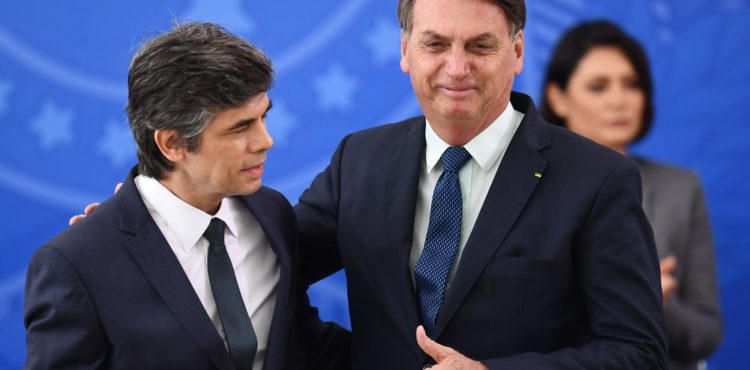 Bolsonaro diz saber do ‘risco’ ao falar em reabrir comércio