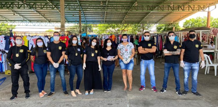 Polícia Civil doa máscaras de tecido à feirantes de Petrolina