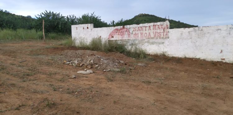 Vítima de Covid-19 é enterrada do lado de fora do cemitério em Santa Maria-PE