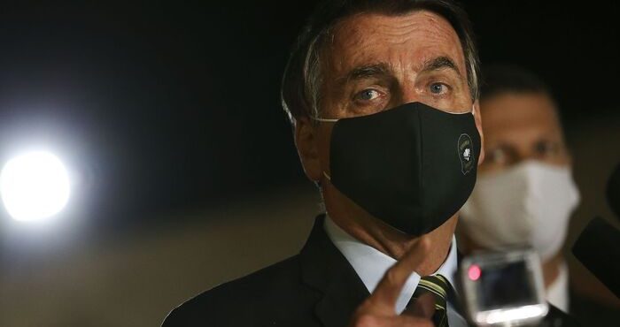 Justiça determina que Jair Bolsonaro use máscara em espaços públicos no DF
