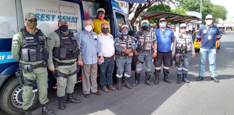 Coronavírus: blitz educativa orienta sobre importância do uso de máscaras em Petrolina