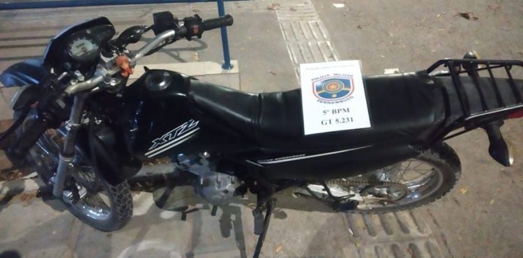 PM recupera moto roubada no bairro João de Deus