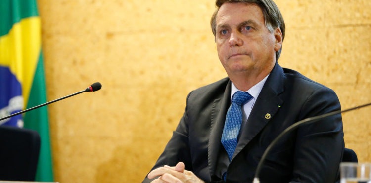 Bolsonaro reclama da imprensa: “Para a mídia, o vírus sou eu”