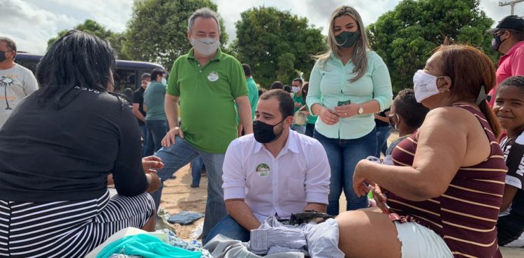 Julio Lossio inicia campanha eleitoral no pátio da feira do bairro João de Deus