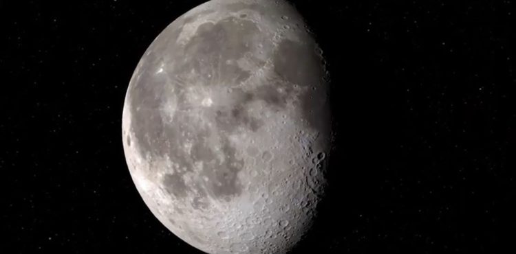 Nasa anuncia descoberta inédita de água na superfície da Lua iluminada pelo Sol