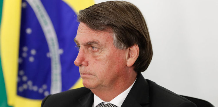 Bolsonaro deve deixar policiais de fora do indulto de Natal em 2021