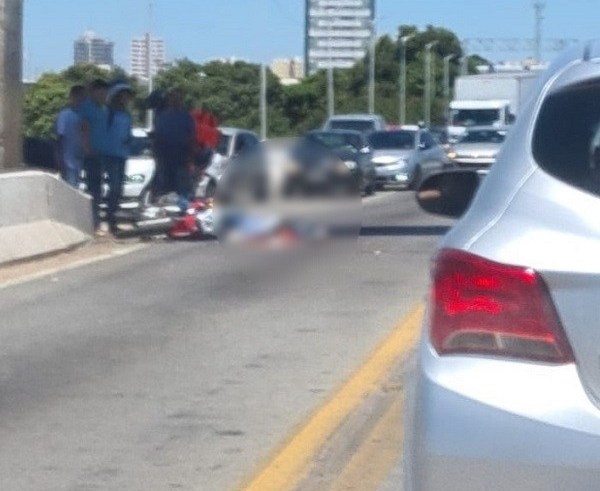 Motoqueiro sofre grave acidente e tem cabeça esmagada na Ponte