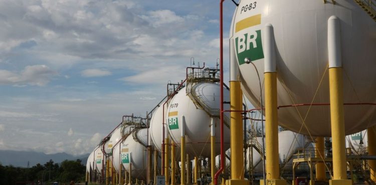 Petrobras reabre inscrições para concurso com 6.412 vagas e exigência de nível técnico