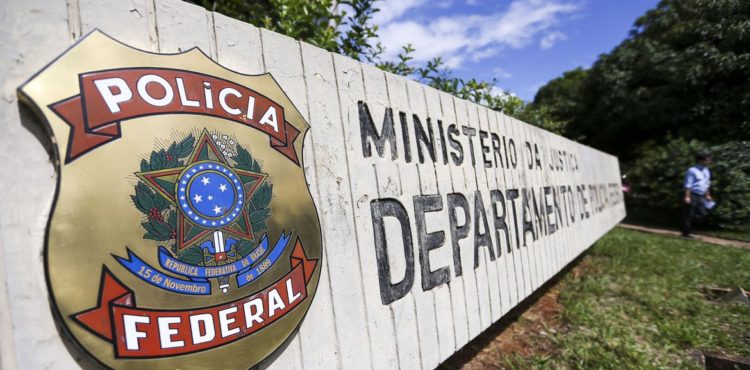 PF prende duas pessoas por posse de arquivos de pornografia infantil