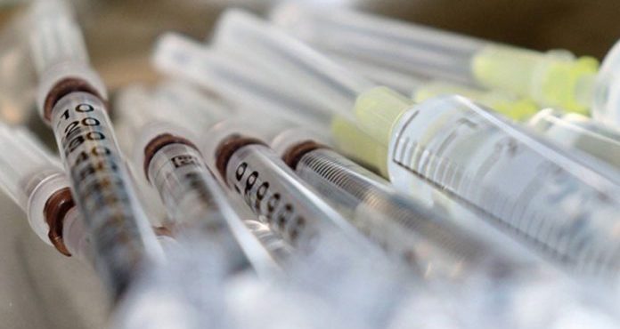Vacina brasileira poderá ter eficácia de até 12 anos, diz USP
