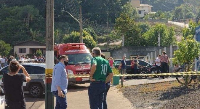 Adolescente invade escola e mata crianças em Santa Catarina