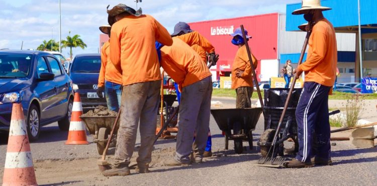 Juazeiro realiza tapa-buraco na BR-235 e melhora mobilidade urbana no trecho do Assaí até o Mercado do Produtor Juazeiro realiza tapa-buraco na BR-235 e melhora mobilidade urbana no trecho do Assaí até o Mercado do Produtor