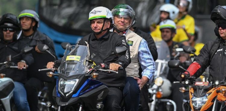 Bolsonaro afirma que motos serão isentas de pedágio em rodovias federais