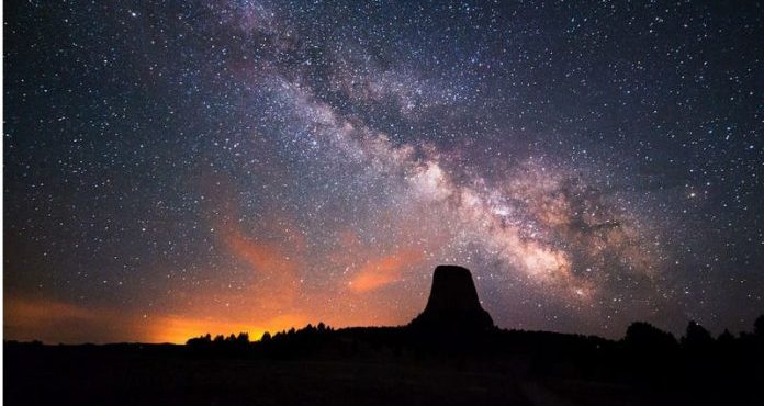 Show de estrelas cadentes ilumina o céu no amanhecer desta quarta-feira