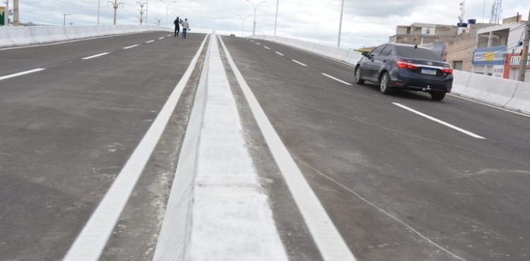 Petrolina recebe primeiro viaduto da Avenida Sete de Setembro na manhã desta segunda-feira (14)