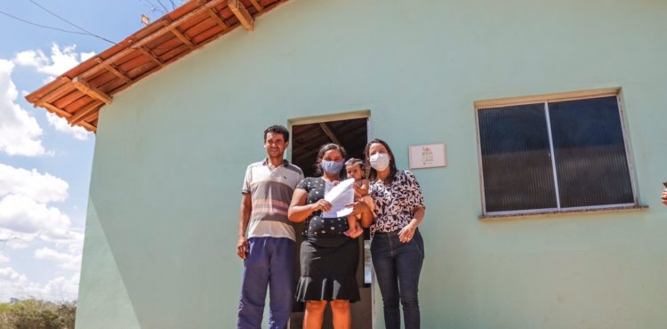 Prefeita Raquel Lyra entrega novas moradias na zona rural de Caruaru