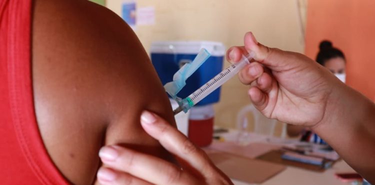 Mais de mil doses da vacina contra Covid-19 já foram aplicadas através de serviço itinerante da Prefeitura de Juazeiro