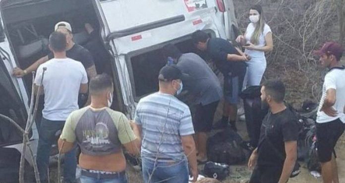 Van com músicos de Gusttavo Lima capota na Paraíba; sertanejo não estava no veículo