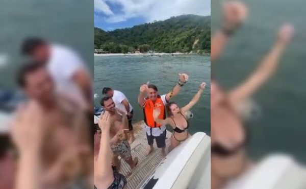 Vídeo: de folga em Guarujá, Bolsonaro dança funk com apoiadores